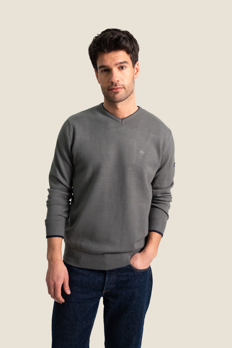 Men's V-neck sweater