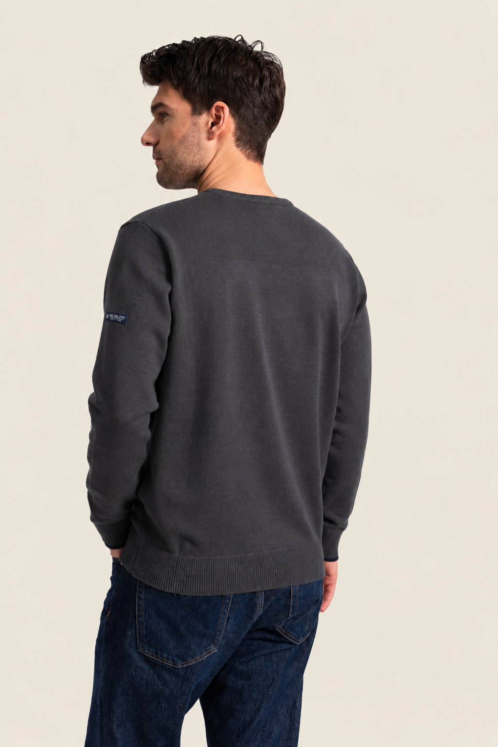 Pull homme col V broderie bateau